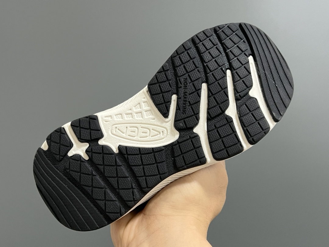 图片[5]-KEEN潮牌新款MOTOZOA超轻户外儿童跑鞋 尺码：23-37码 户外大佬—KEEN系列🆕 高端1：1原版定制，代购一鞋难求🔥. 防踢护鞋头设计，透气性网面拼接☁️ 独家定制耐磨防滑大底，满足户外各种地形和运动需求✌🏻-选品中心