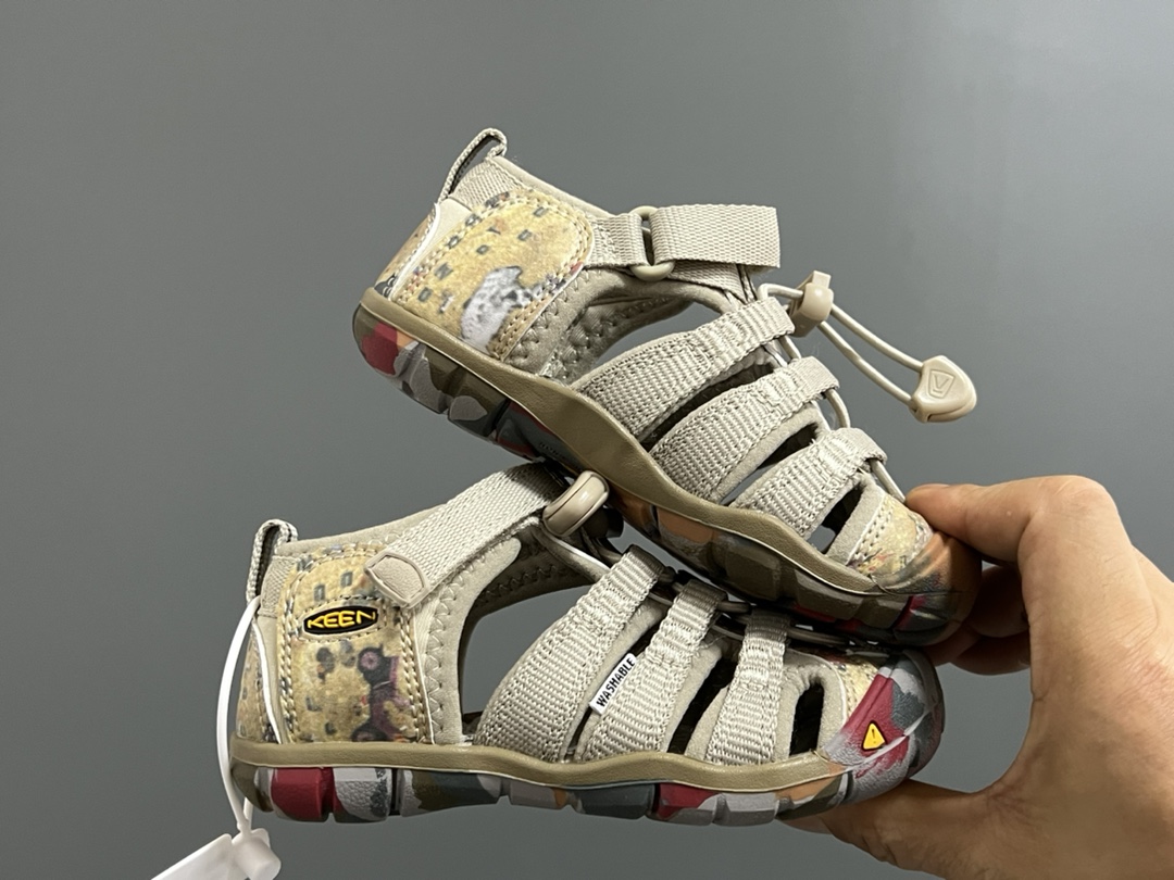 图片[9]-新色 KEEN潮牌二代轻便儿童溯溪两穿凉鞋 尺码：24-37码 潮牌KEEN升级二代轻便凉鞋🆕 超轻超软超好穿✌🏻 溯溪款两穿超便捷✔️ 魔术贴设计，穿脱超方便👍🏻-选品中心