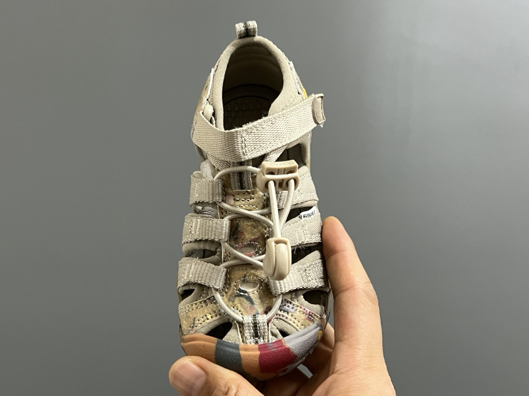 图片[8]-新色 KEEN潮牌二代轻便儿童溯溪两穿凉鞋 尺码：24-37码 潮牌KEEN升级二代轻便凉鞋🆕 超轻超软超好穿✌🏻 溯溪款两穿超便捷✔️ 魔术贴设计，穿脱超方便👍🏻-选品中心