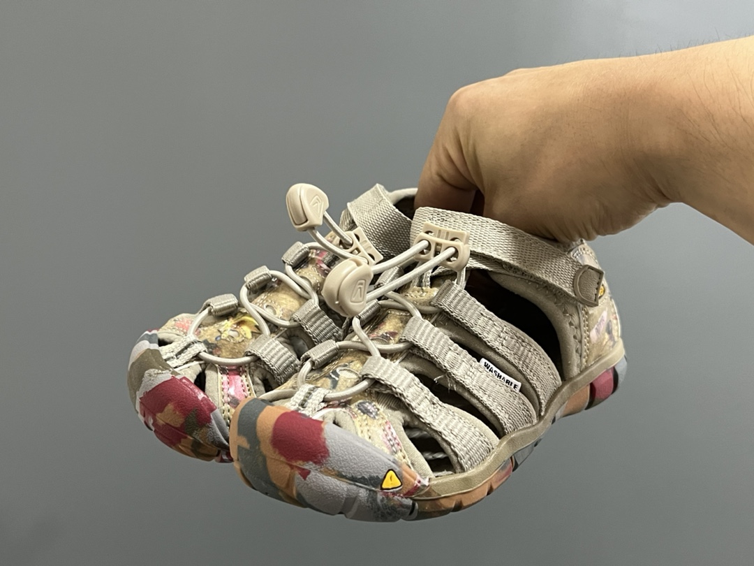 图片[2]-新色 KEEN潮牌二代轻便儿童溯溪两穿凉鞋 尺码：24-37码 潮牌KEEN升级二代轻便凉鞋🆕 超轻超软超好穿✌🏻 溯溪款两穿超便捷✔️ 魔术贴设计，穿脱超方便👍🏻-选品中心