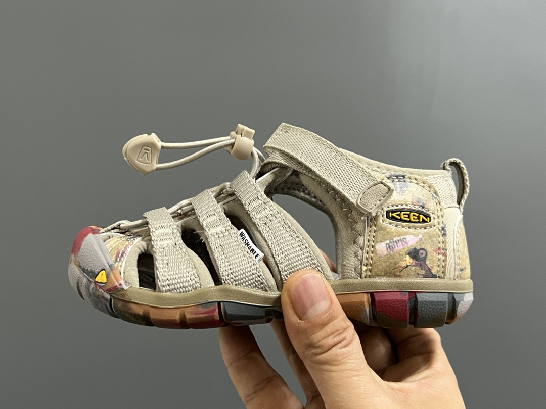 图片[4]-新色 KEEN潮牌二代轻便儿童溯溪两穿凉鞋 尺码：24-37码 潮牌KEEN升级二代轻便凉鞋🆕 超轻超软超好穿✌🏻 溯溪款两穿超便捷✔️ 魔术贴设计，穿脱超方便👍🏻-选品中心