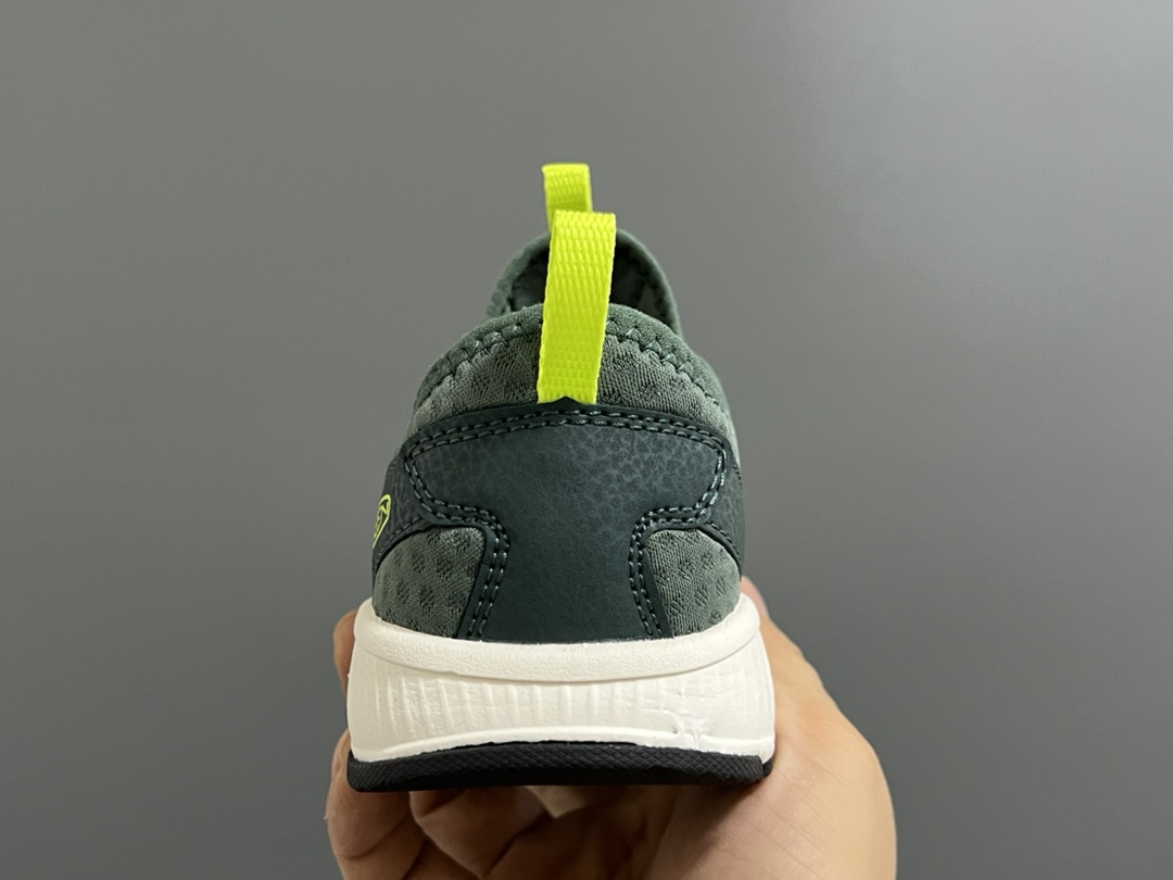 图片[7]-KEEN潮牌新款MOTOZOA超轻户外儿童跑鞋 尺码：23-37码 户外大佬—KEEN系列🆕 高端1：1原版定制，代购一鞋难求🔥 防踢护鞋头设计，透气性网面拼接☁️. 独家定制耐磨防滑大底，满足户外各种地形和运动需求✌🏻-选品中心