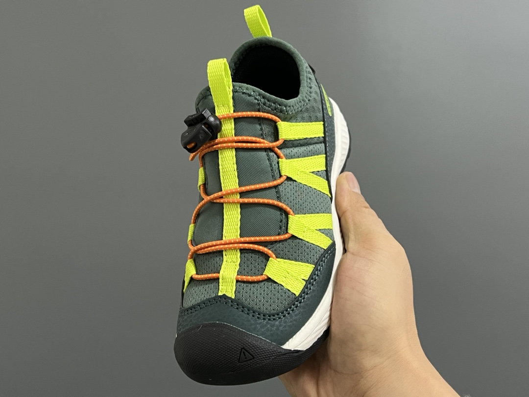 图片[3]-KEEN潮牌新款MOTOZOA超轻户外儿童跑鞋 尺码：23-37码 户外大佬—KEEN系列🆕 高端1：1原版定制，代购一鞋难求🔥 防踢护鞋头设计，透气性网面拼接☁️. 独家定制耐磨防滑大底，满足户外各种地形和运动需求✌🏻-选品中心