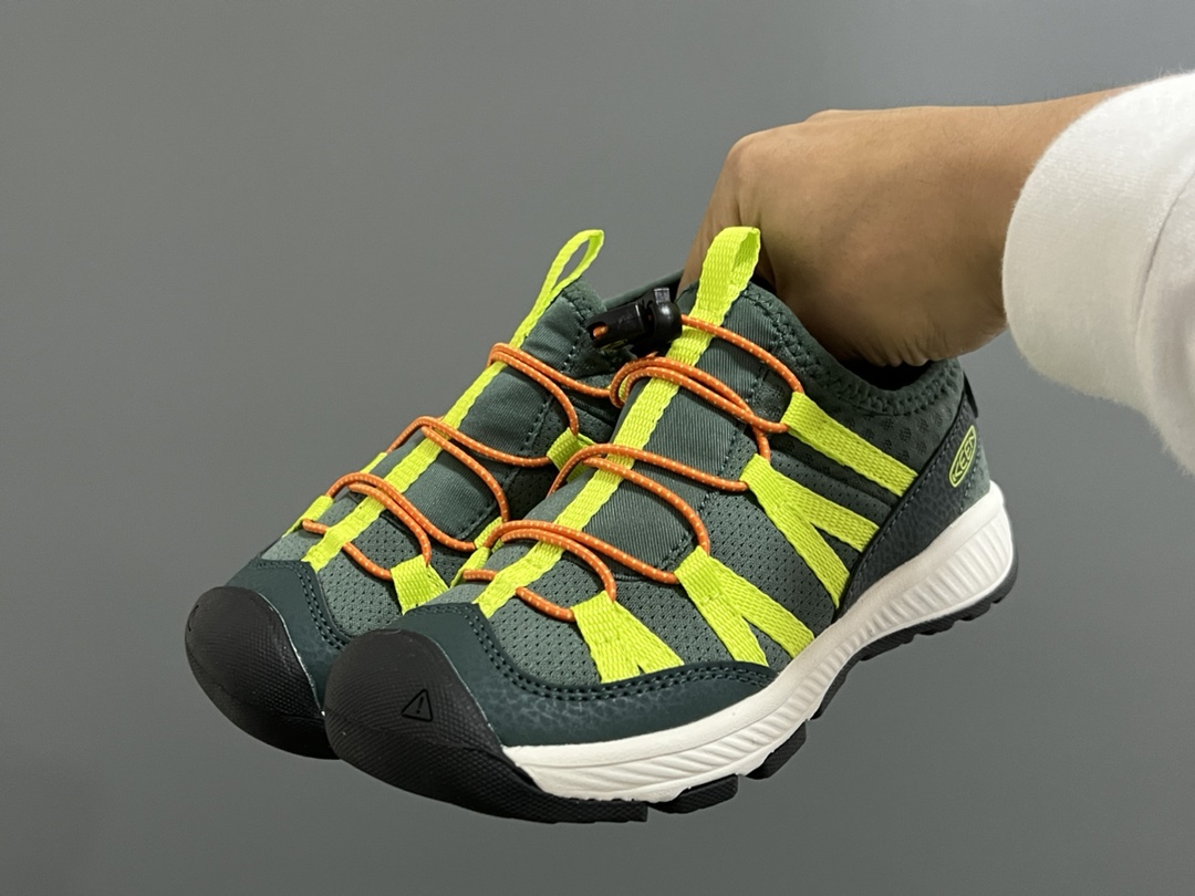 图片[2]-KEEN潮牌新款MOTOZOA超轻户外儿童跑鞋 尺码：23-37码 户外大佬—KEEN系列🆕 高端1：1原版定制，代购一鞋难求🔥 防踢护鞋头设计，透气性网面拼接☁️. 独家定制耐磨防滑大底，满足户外各种地形和运动需求✌🏻-选品中心