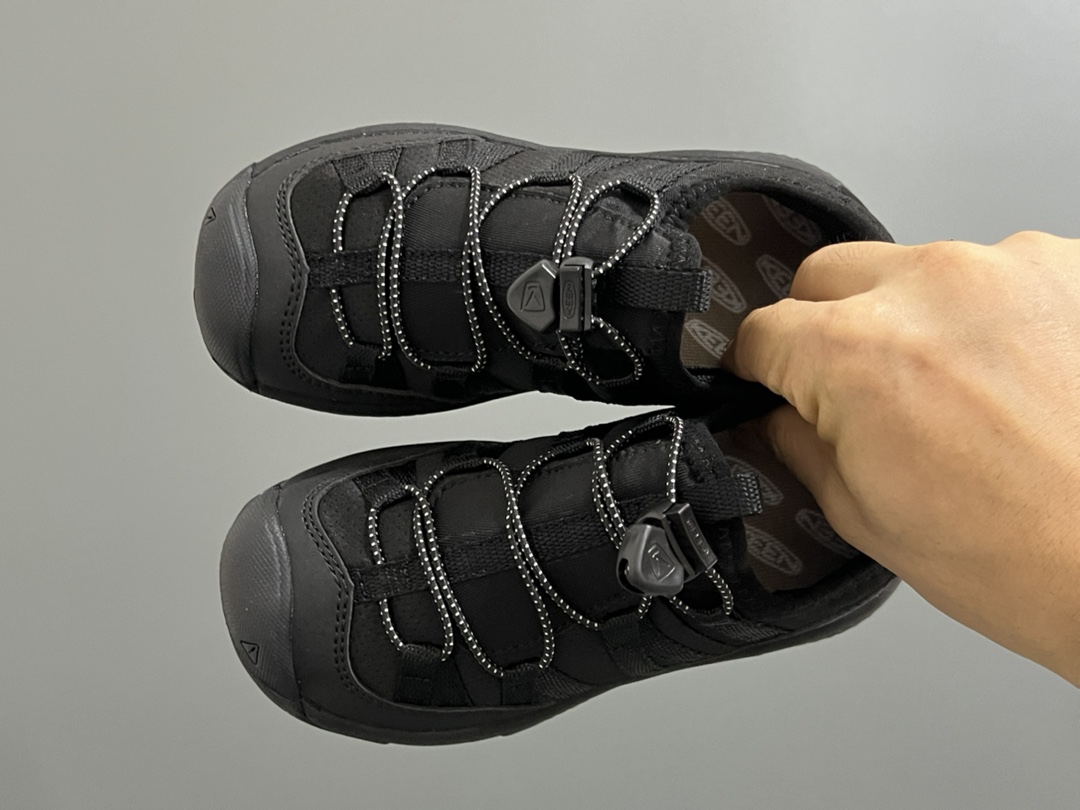 KEEN潮牌新款MOTOZOA超轻户外儿童跑鞋 尺码：23-37码 户外大佬—KEEN系列🆕 高端1：1原版定制，代购一鞋难求🔥. 防踢护鞋头设计，透气性网面拼接☁️ 独家定制耐磨防滑大底，满足户外各种地形和运动需求✌🏻-选品中心