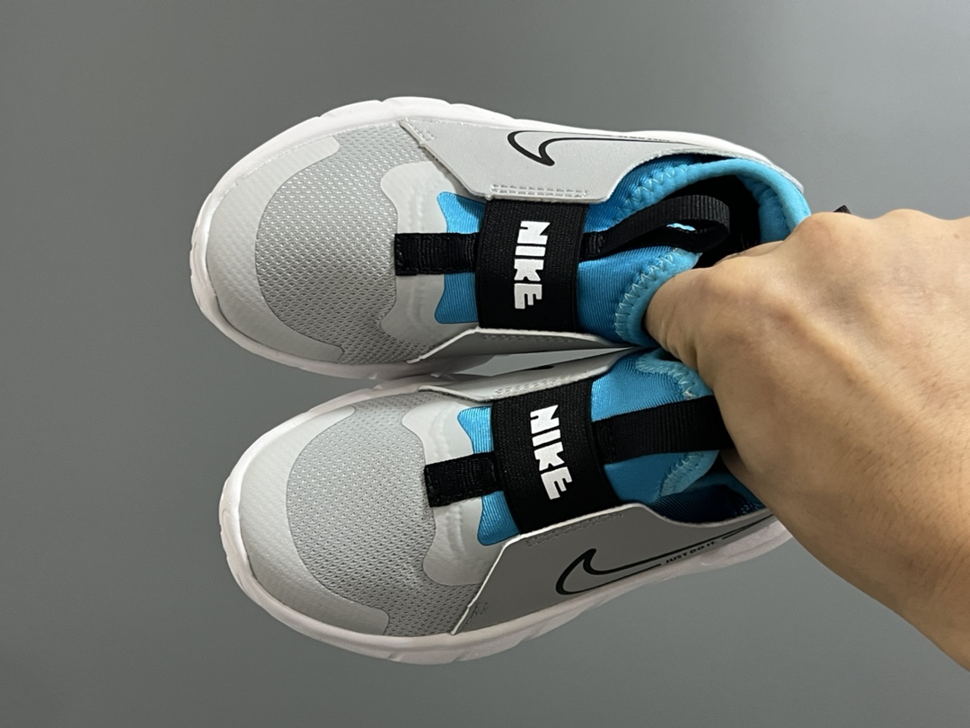 专柜版NK FLEX二代一脚蹬儿童运动鞋 尺码：25-37码 专柜版品质超赞👍🏻 优质针织面料拼接，透气舒适☁️ 一脚蹬款式设计，穿脱便捷✌🏻 耐磨防滑大底，脚感不言而喻✔️-选品中心