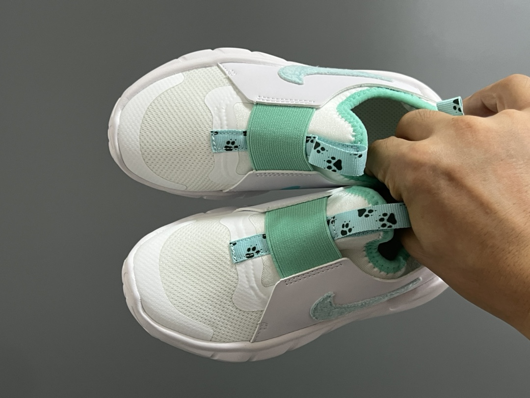 专柜版NK FLEX二代一脚蹬儿童运动鞋 尺码：25-37码 专G版品质超赞👍🏻 优质针织面料拼接，透气舒适☁️ 一脚蹬款式设计，穿脱便捷✌🏻 耐磨防滑大底，脚感不言而喻✔️-选品中心