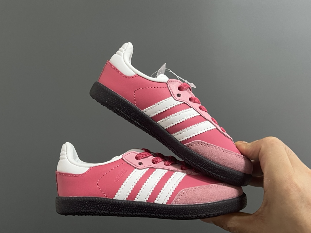 图片[9]-A家新款专G版德训松紧带儿童休闲鞋 尺码：24-37码 爆款亲子德训鞋🔥 优质马毛、反毛皮、头层皮料拼接，质感高级细腻☁️ 松紧带设计，轻松穿脱，搭配可替换鞋带，轻松调换✌🏻 原装橡胶耐磨防滑大底，满足日常需求👍🏻 细节做工满分，自留推荐❤️-选品中心