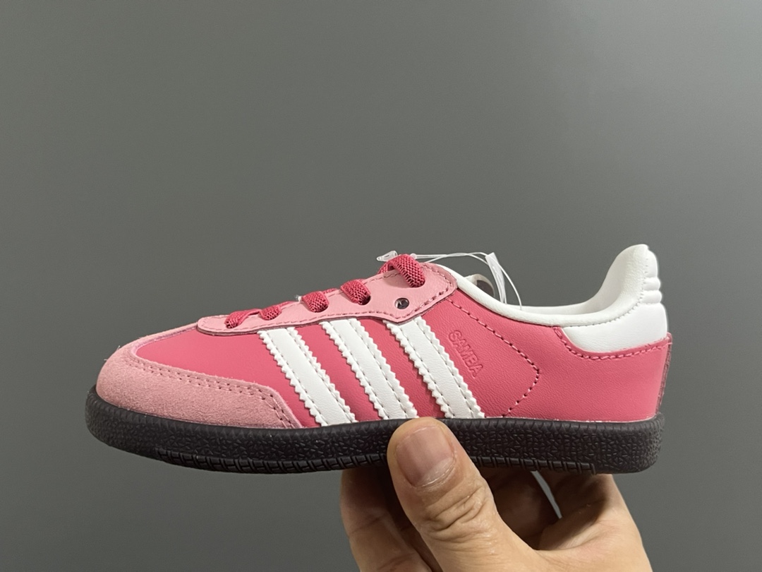 图片[4]-A家新款专G版德训松紧带儿童休闲鞋 尺码：24-37码 爆款亲子德训鞋🔥 优质马毛、反毛皮、头层皮料拼接，质感高级细腻☁️ 松紧带设计，轻松穿脱，搭配可替换鞋带，轻松调换✌🏻 原装橡胶耐磨防滑大底，满足日常需求👍🏻 细节做工满分，自留推荐❤️-选品中心