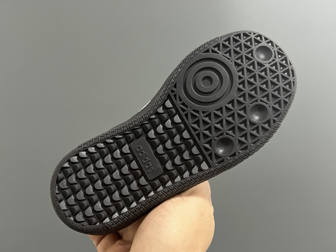 图片[5]-A家新款专G版德训松紧带儿童休闲鞋 尺码：24-37码 爆款亲子德训鞋🔥 优质马毛、反毛皮、头层皮料拼接，质感高级细腻☁️ 松紧带设计，轻松穿脱，搭配可替换鞋带，轻松调换✌🏻 原装橡胶耐磨防滑大底，满足日常需求👍🏻 细节做工满分，自留推荐❤️-选品中心