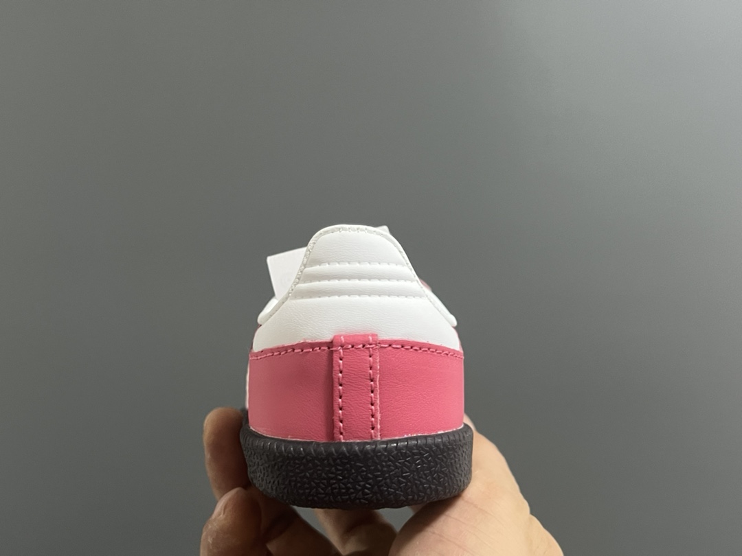 图片[7]-A家新款专G版德训松紧带儿童休闲鞋 尺码：24-37码 爆款亲子德训鞋🔥 优质马毛、反毛皮、头层皮料拼接，质感高级细腻☁️ 松紧带设计，轻松穿脱，搭配可替换鞋带，轻松调换✌🏻 原装橡胶耐磨防滑大底，满足日常需求👍🏻 细节做工满分，自留推荐❤️-选品中心