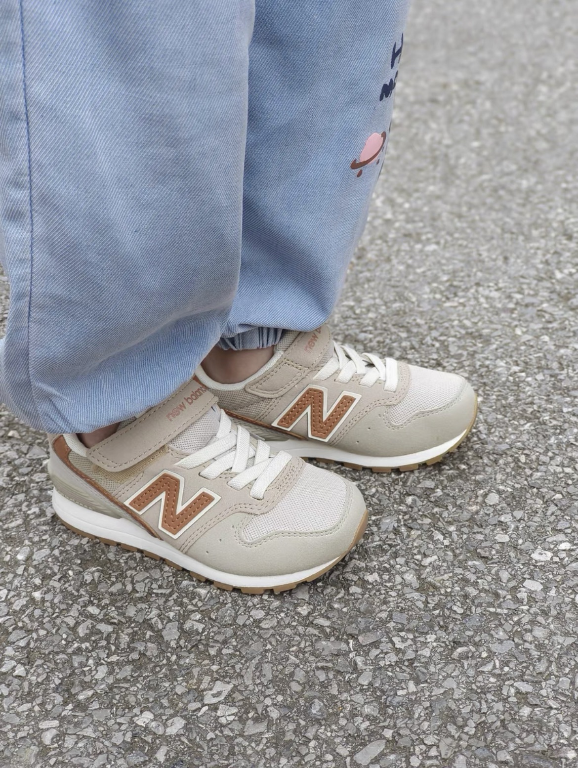 图片[9]-尺码表更新👇🏻海外版牛B 996低帮魔术贴儿童运动鞋 尺码：24-37.5 内长为适合脚长，脚多长选多长 例：脚长17左右选择28码比较合适 24-27.5码为小童，28-37.5码为大童 多花一分钟量好脚长，🉑️节约来回换码的时间和运费哦😘-选品中心