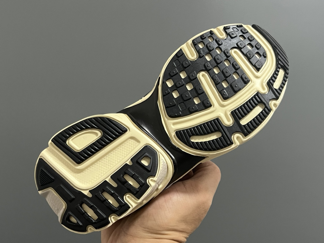 图片[5]-新工厂 NK V2K鞋带扣儿童老爹鞋26-35码 经典V2K老爹款式🆕 优质皮料拼接，质感满满‼️ 橡胶耐磨防滑大底，脚感超赞👍🏻 鞋带扣设计，穿脱超方便✌🏻-选品中心