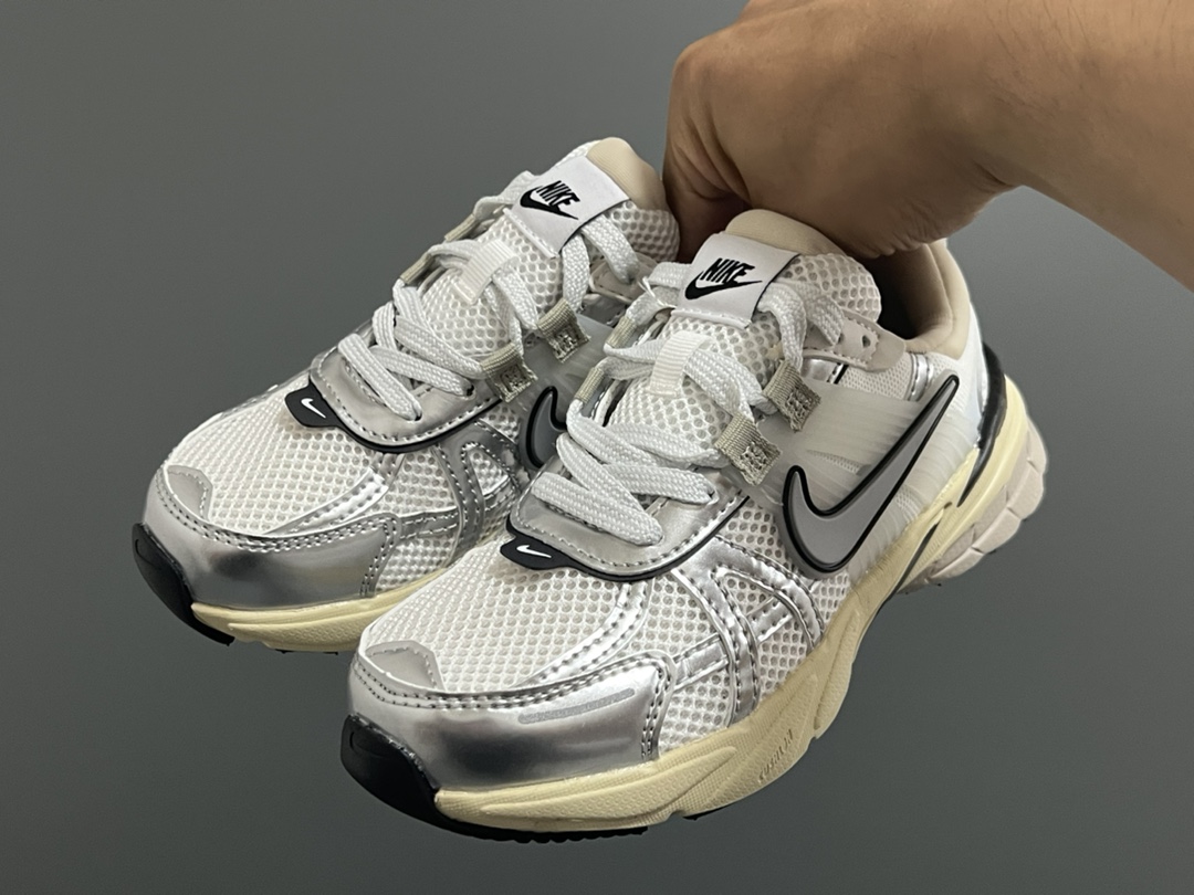 图片[2]-新工厂 NK V2K鞋带扣儿童老爹鞋26-35码 经典V2K老爹款式🆕 优质皮料拼接，质感满满‼️ 橡胶耐磨防滑大底，脚感超赞👍🏻 鞋带扣设计，穿脱超方便✌🏻-选品中心