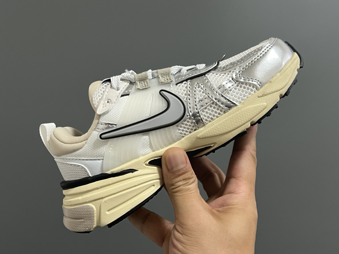 图片[6]-新工厂 NK V2K鞋带扣儿童老爹鞋26-35码 经典V2K老爹款式🆕 优质皮料拼接，质感满满‼️ 橡胶耐磨防滑大底，脚感超赞👍🏻 鞋带扣设计，穿脱超方便✌🏻-选品中心