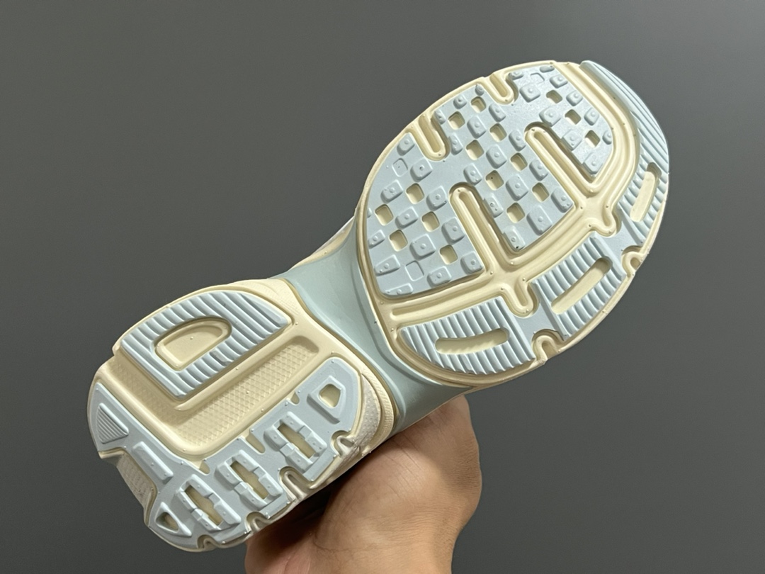 图片[5]-NK 新款V2K鞋带扣儿童老爹鞋 尺码：26-35码 经典V2K老爹款式🆕 上脚超酷🆒 优质皮料拼接，质感满满‼️ 橡胶耐磨防滑大底，脚感超赞👍🏻 鞋带扣设计，穿脱超方便✌🏻-选品中心