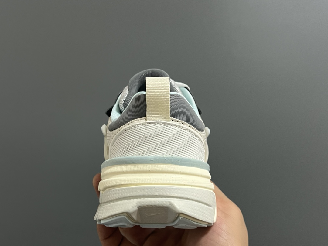 图片[7]-NK 新款V2K鞋带扣儿童老爹鞋 尺码：26-35码 经典V2K老爹款式🆕 上脚超酷🆒 优质皮料拼接，质感满满‼️ 橡胶耐磨防滑大底，脚感超赞👍🏻 鞋带扣设计，穿脱超方便✌🏻-选品中心