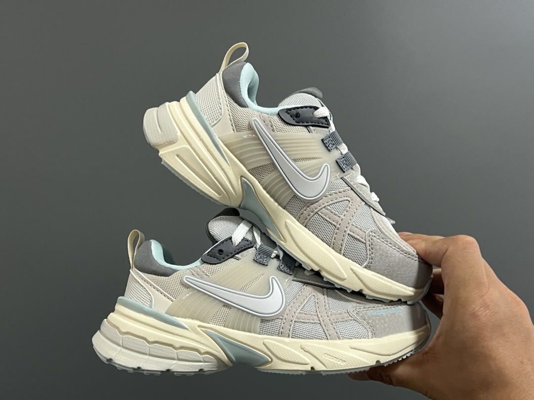 图片[9]-NK 新款V2K鞋带扣儿童老爹鞋 尺码：26-35码 经典V2K老爹款式🆕 上脚超酷🆒 优质皮料拼接，质感满满‼️ 橡胶耐磨防滑大底，脚感超赞👍🏻 鞋带扣设计，穿脱超方便✌🏻-选品中心