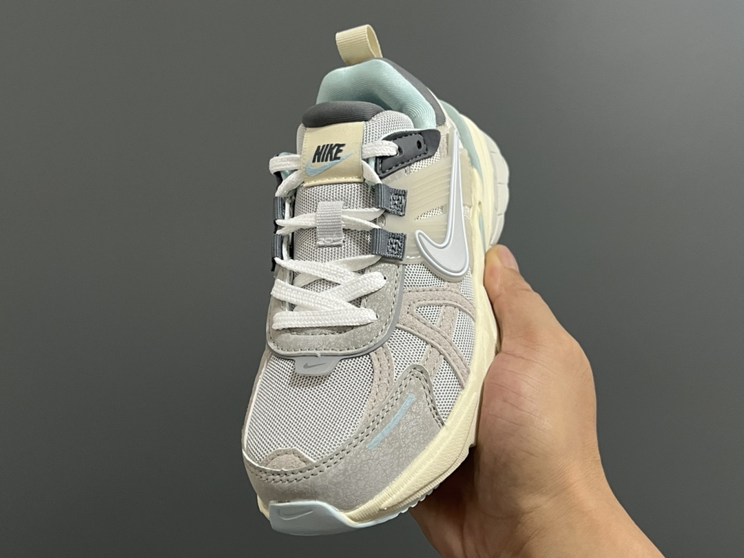 图片[3]-NK 新款V2K鞋带扣儿童老爹鞋 尺码：26-35码 经典V2K老爹款式🆕 上脚超酷🆒 优质皮料拼接，质感满满‼️ 橡胶耐磨防滑大底，脚感超赞👍🏻 鞋带扣设计，穿脱超方便✌🏻-选品中心