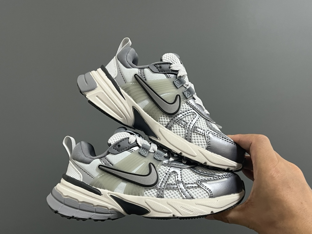 图片[9]-新工厂 NK V2K鞋带扣儿童老爹鞋26-35码 经典V2K老爹款式🆕 优质皮料拼接，质感满满‼️ 橡胶耐磨防滑大底，脚感超赞👍🏻 鞋带扣设计，穿脱超方便✌🏻-选品中心