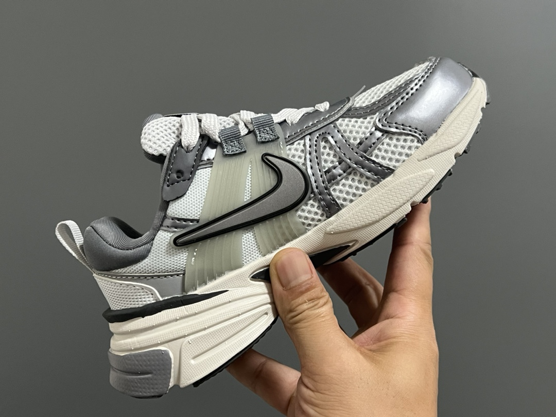 图片[6]-新工厂 NK V2K鞋带扣儿童老爹鞋26-35码 经典V2K老爹款式🆕 优质皮料拼接，质感满满‼️ 橡胶耐磨防滑大底，脚感超赞👍🏻 鞋带扣设计，穿脱超方便✌🏻-选品中心