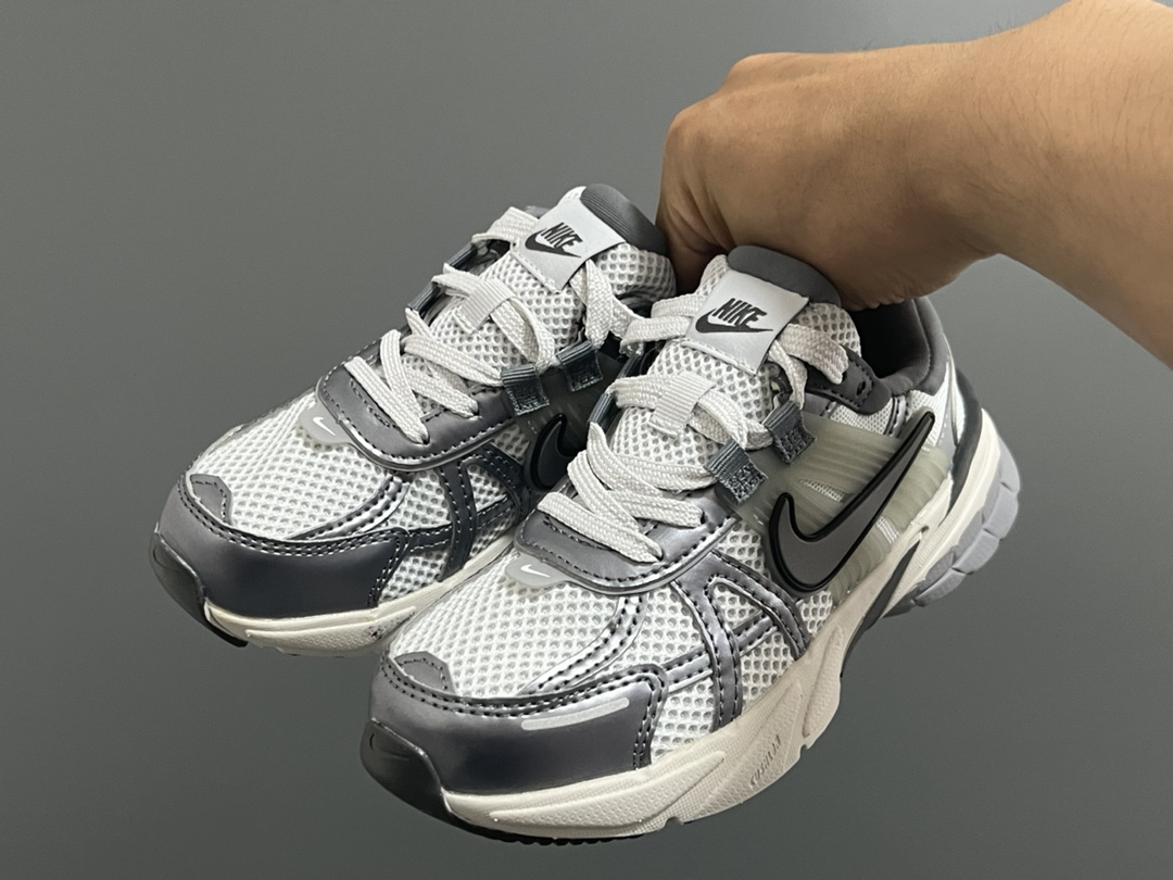 图片[2]-新工厂 NK V2K鞋带扣儿童老爹鞋26-35码 经典V2K老爹款式🆕 优质皮料拼接，质感满满‼️ 橡胶耐磨防滑大底，脚感超赞👍🏻 鞋带扣设计，穿脱超方便✌🏻-选品中心