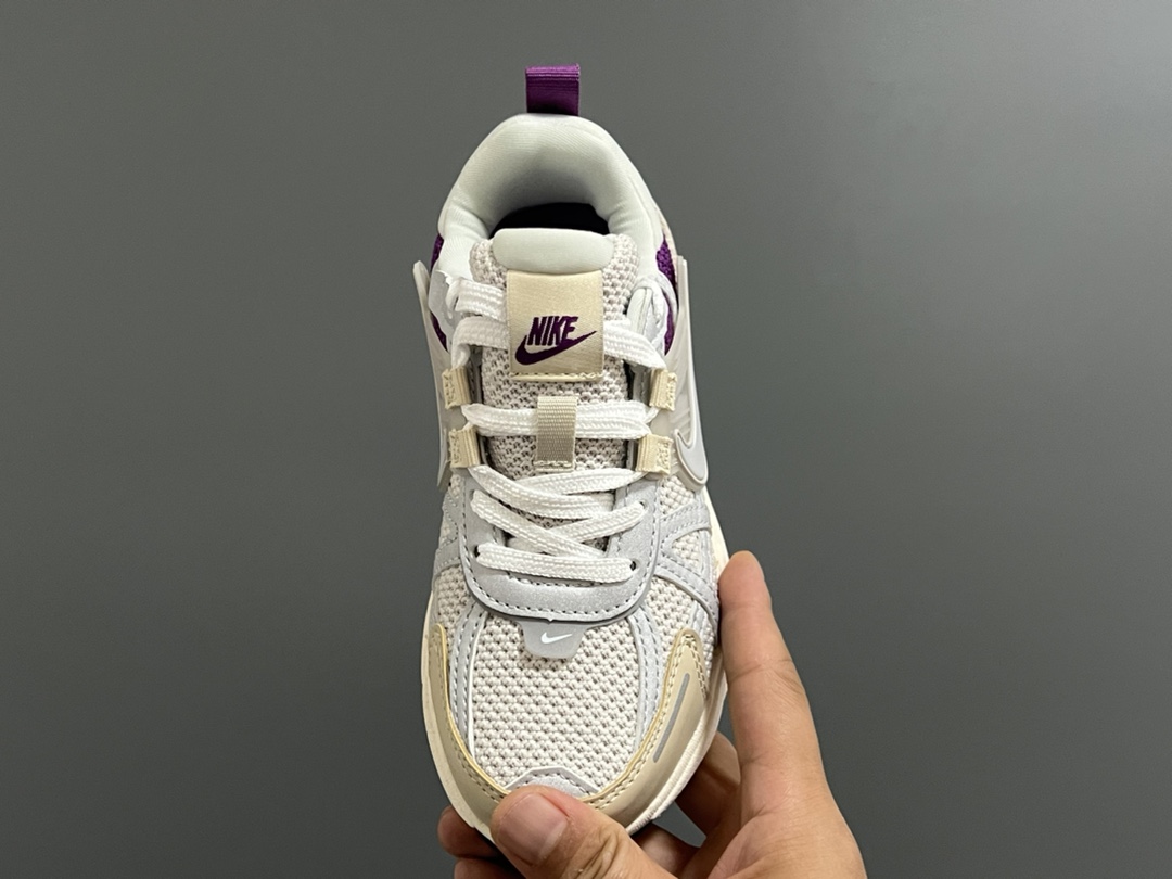 图片[8]-NK 新款V2K鞋带扣儿童老爹鞋 尺码：26-35码 经典V2K老爹款式🆕 上脚超酷🆒 优质皮料拼接，质感满满‼️ 橡胶耐磨防滑大底，脚感超赞👍🏻 鞋带扣设计，穿脱超方便✌🏻-选品中心