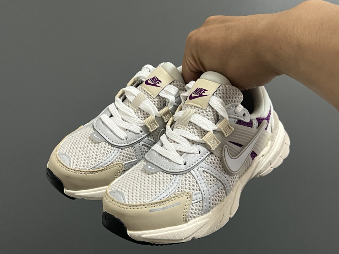 图片[2]-NK 新款V2K鞋带扣儿童老爹鞋 尺码：26-35码 经典V2K老爹款式🆕 上脚超酷🆒 优质皮料拼接，质感满满‼️ 橡胶耐磨防滑大底，脚感超赞👍🏻 鞋带扣设计，穿脱超方便✌🏻-选品中心