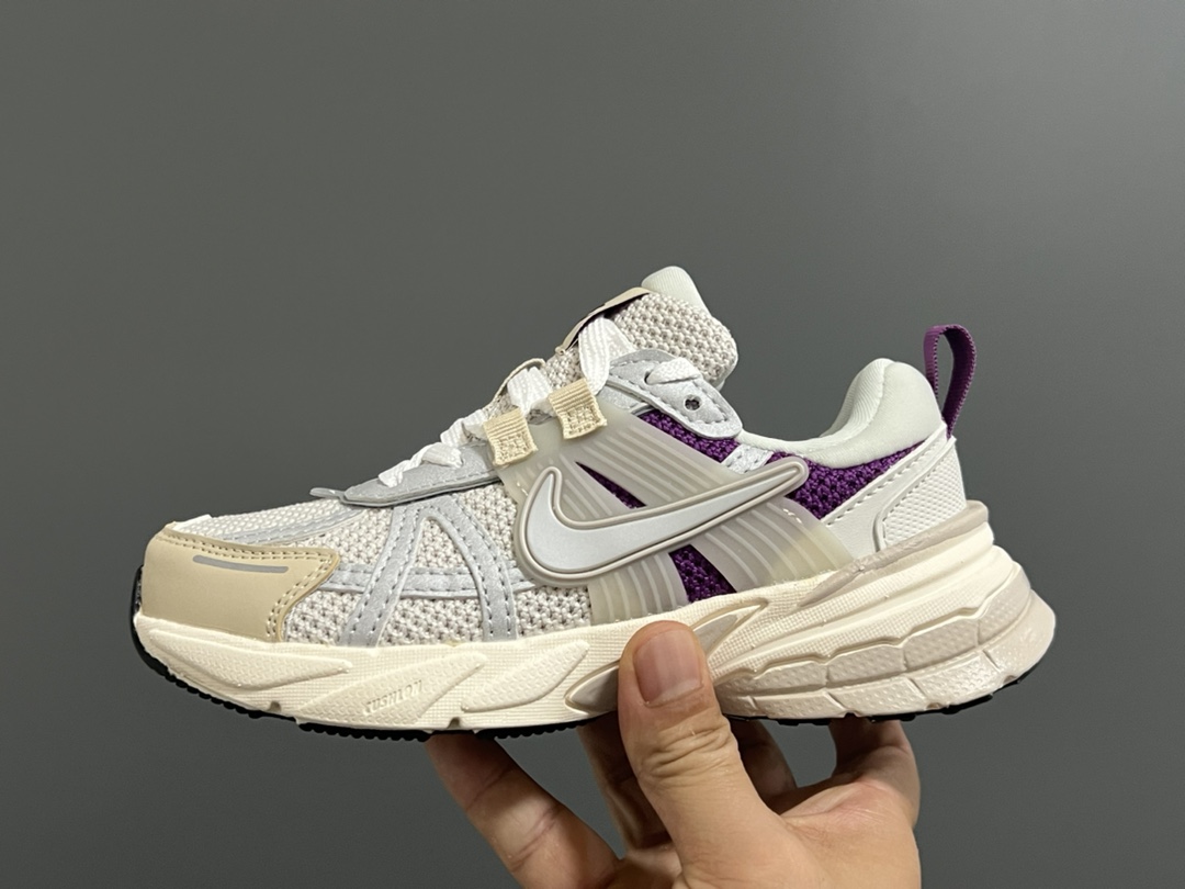 图片[4]-NK 新款V2K鞋带扣儿童老爹鞋 尺码：26-35码 经典V2K老爹款式🆕 上脚超酷🆒 优质皮料拼接，质感满满‼️ 橡胶耐磨防滑大底，脚感超赞👍🏻 鞋带扣设计，穿脱超方便✌🏻-选品中心