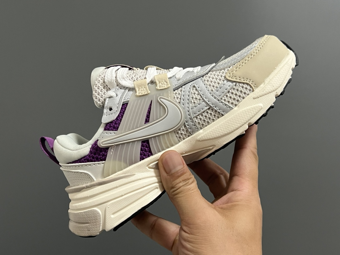 图片[6]-NK 新款V2K鞋带扣儿童老爹鞋 尺码：26-35码 经典V2K老爹款式🆕 上脚超酷🆒 优质皮料拼接，质感满满‼️ 橡胶耐磨防滑大底，脚感超赞👍🏻 鞋带扣设计，穿脱超方便✌🏻-选品中心