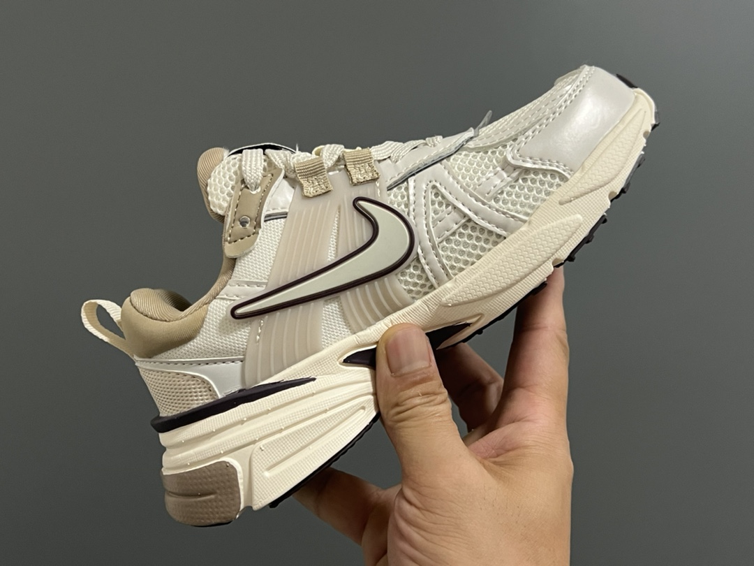 图片[6]-NK 新款V2K鞋带扣儿童老爹鞋 尺码：26-35码 经典V2K老爹款式🆕 上脚超酷🆒 优质皮料拼接，质感满满‼️ 橡胶耐磨防滑大底，脚感超赞👍🏻 鞋带扣设计，穿脱超方便✌🏻-选品中心