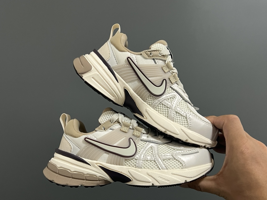 图片[9]-NK 新款V2K鞋带扣儿童老爹鞋 尺码：26-35码 经典V2K老爹款式🆕 上脚超酷🆒 优质皮料拼接，质感满满‼️ 橡胶耐磨防滑大底，脚感超赞👍🏻 鞋带扣设计，穿脱超方便✌🏻-选品中心