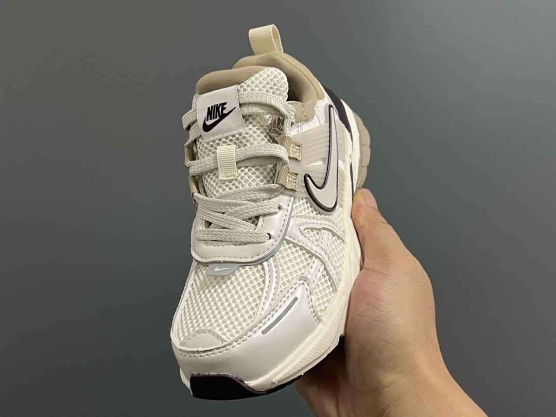 图片[3]-NK 新款V2K鞋带扣儿童老爹鞋 尺码：26-35码 经典V2K老爹款式🆕 上脚超酷🆒 优质皮料拼接，质感满满‼️ 橡胶耐磨防滑大底，脚感超赞👍🏻 鞋带扣设计，穿脱超方便✌🏻-选品中心