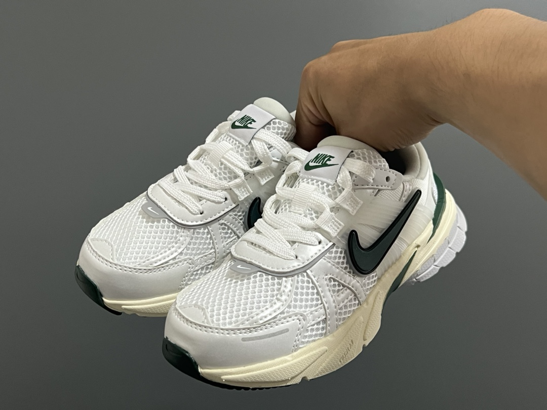 图片[2]-新工厂 NK V2K鞋带扣儿童老爹鞋26-35码 经典V2K老爹款式🆕 优质皮料拼接，质感满满‼️ 橡胶耐磨防滑大底，脚感超赞👍🏻 鞋带扣设计，穿脱超方便✌🏻-选品中心