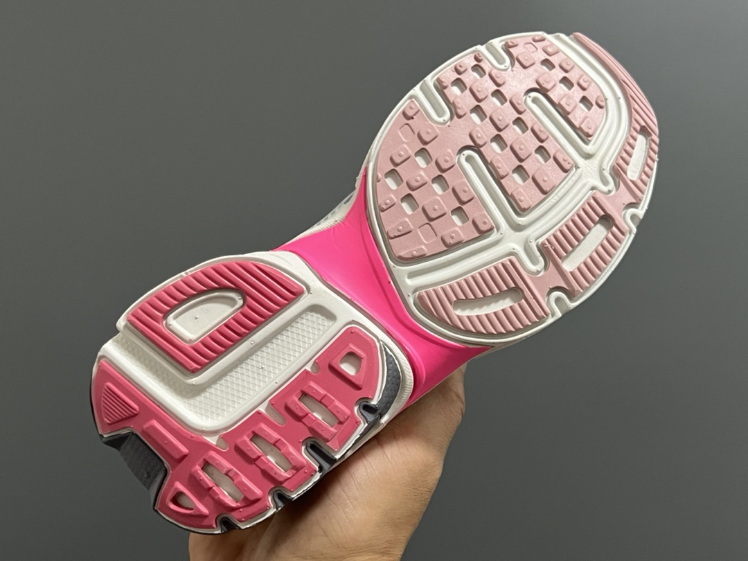 图片[5]-NK 新款V2K鞋带扣儿童老爹鞋 尺码：26-35码 经典V2K老爹款式🆕 上脚超酷🆒 优质皮料拼接，质感满满‼️ 橡胶耐磨防滑大底，脚感超赞👍🏻 鞋带扣设计，穿脱超方便✌🏻-选品中心