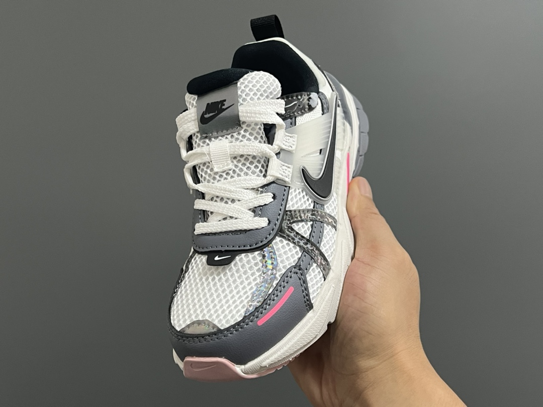 图片[3]-NK 新款V2K鞋带扣儿童老爹鞋 尺码：26-35码 经典V2K老爹款式🆕 上脚超酷🆒 优质皮料拼接，质感满满‼️ 橡胶耐磨防滑大底，脚感超赞👍🏻 鞋带扣设计，穿脱超方便✌🏻-选品中心