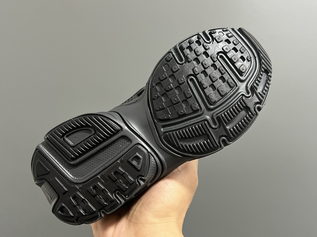 图片[5]-NK 新款V2K鞋带扣儿童老爹鞋 尺码：26-35码 经典V2K老爹款式🆕 上脚超酷🆒 优质皮料拼接，质感满满‼️ 橡胶耐磨防滑大底，脚感超赞👍🏻 鞋带扣设计，穿脱超方便✌🏻-选品中心