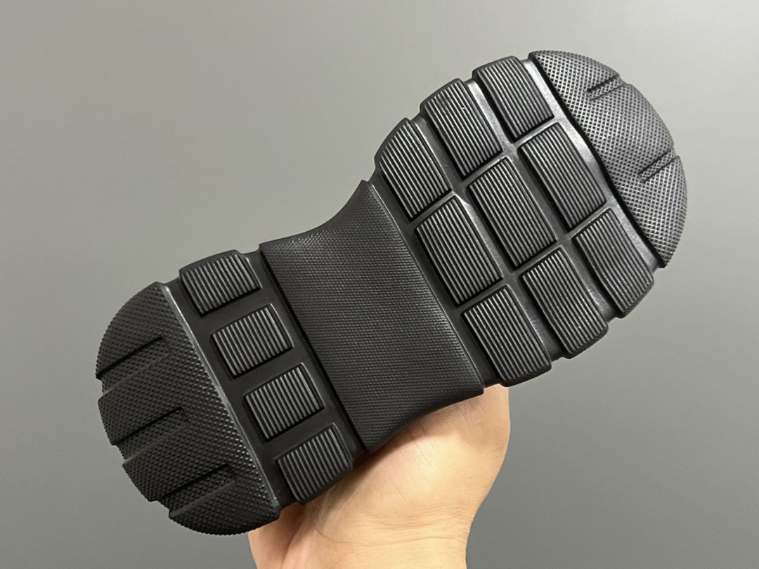 图片[5]-价格调整 NK新款交叉魔术贴儿童运动鞋 尺码：27-37码 包头款式设计，保护稚嫩脚丫🦶 交叉魔术贴设计，穿脱方便✌🏻 耐磨防滑大底，脚感超赞👍🏻-选品中心