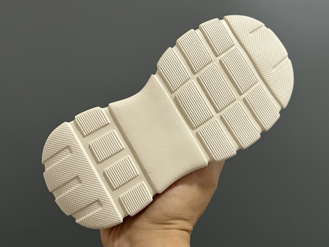 图片[5]-价格调整 NK新款交叉魔术贴儿童运动鞋 尺码：27-37码 包头款式设计，保护稚嫩脚丫🦶 交叉魔术贴设计，穿脱方便✌🏻 耐磨防滑大底，脚感超赞👍🏻-选品中心