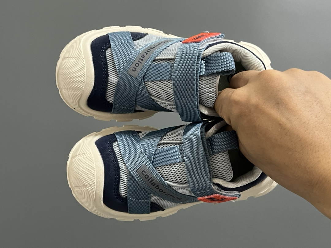 价格调整 NK新款交叉魔术贴儿童运动鞋 尺码：27-37码 包头款式设计，保护稚嫩脚丫🦶 交叉魔术贴设计，穿脱方便✌🏻 耐磨防滑大底，脚感超赞👍🏻-选品中心