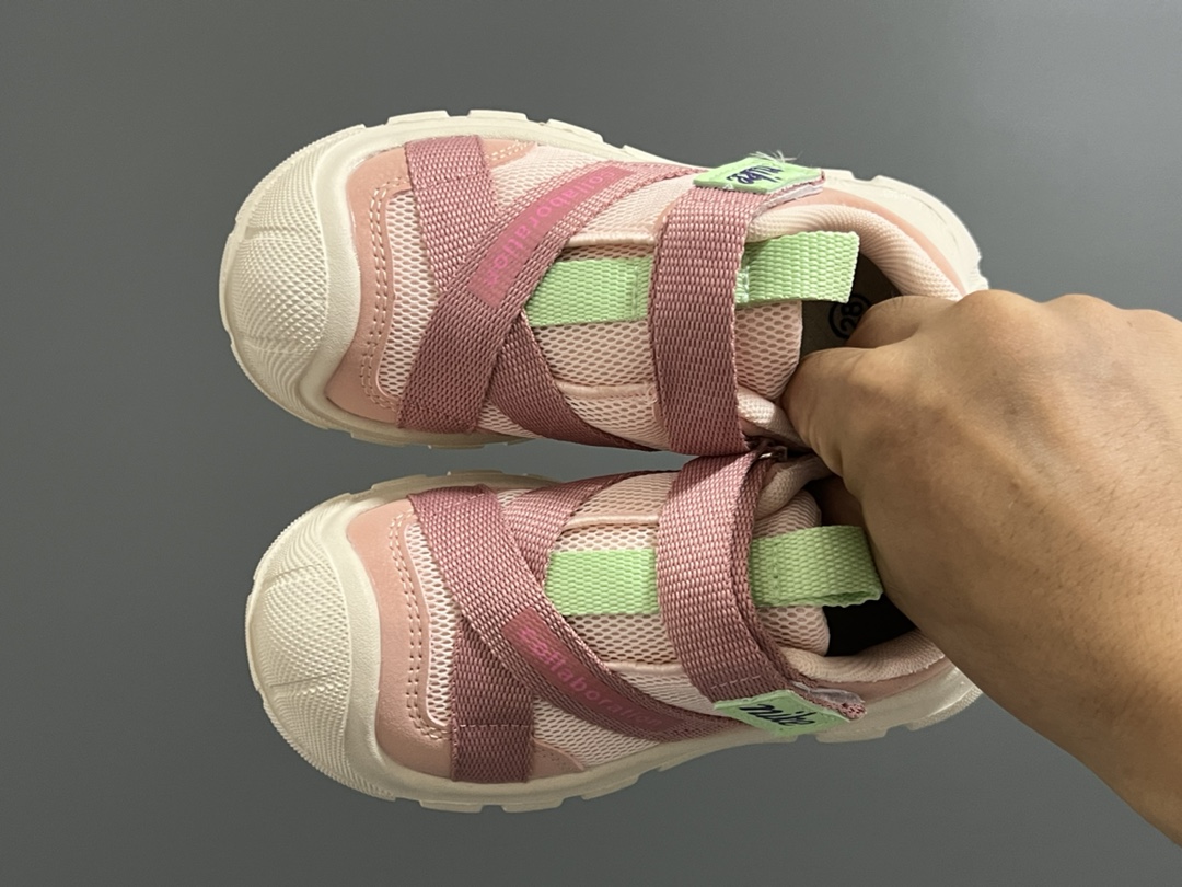 NO:338765,Welfare is here Special offer No return and exchange NK new cross Velcro children's sports shoes SIZE27-37 size Baotou style design, protects young feet Cross Velcro design, easy to put on and take off Wear-resistant and non-slip sole, excellent foot feeling, special offer, sneakers,19860909福利来啦 特价 不退换 NK新款交叉魔术贴儿童运动鞋 SIZE27-37码 包头款式设计,保护稚嫩脚丫 交叉魔术贴设计,穿脱方便 耐磨防滑大底,脚感超赞,特价款,sneakers,,Children's