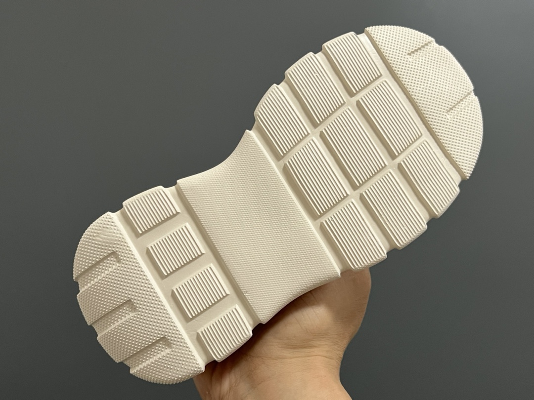 图片[5]-价格调整 NK新款交叉魔术贴儿童运动鞋 尺码：27-37码 包头款式设计，保护稚嫩脚丫🦶 交叉魔术贴设计，穿脱方便✌🏻 耐磨防滑大底，脚感超赞👍🏻-选品中心