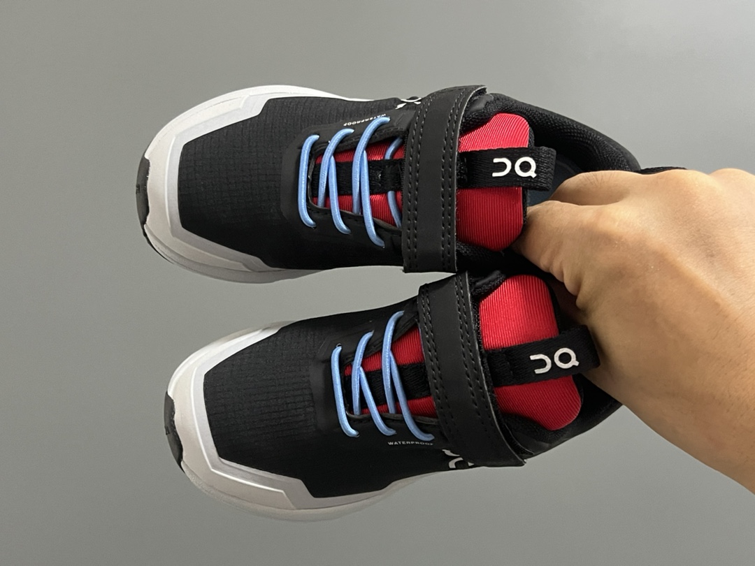 高品质 昂跑秋冬魔术贴松紧带儿童舒适缓震运动鞋 尺码:26-37.5码 来自瑞士🇨🇭的小众品牌🆕 超轻跑鞋款式,透气舒适☁️ 独特的Cloudtec鞋底科技,满足日常生活👍🏻 魔术贴➕松紧带设计,穿脱方便✔️-选品中心