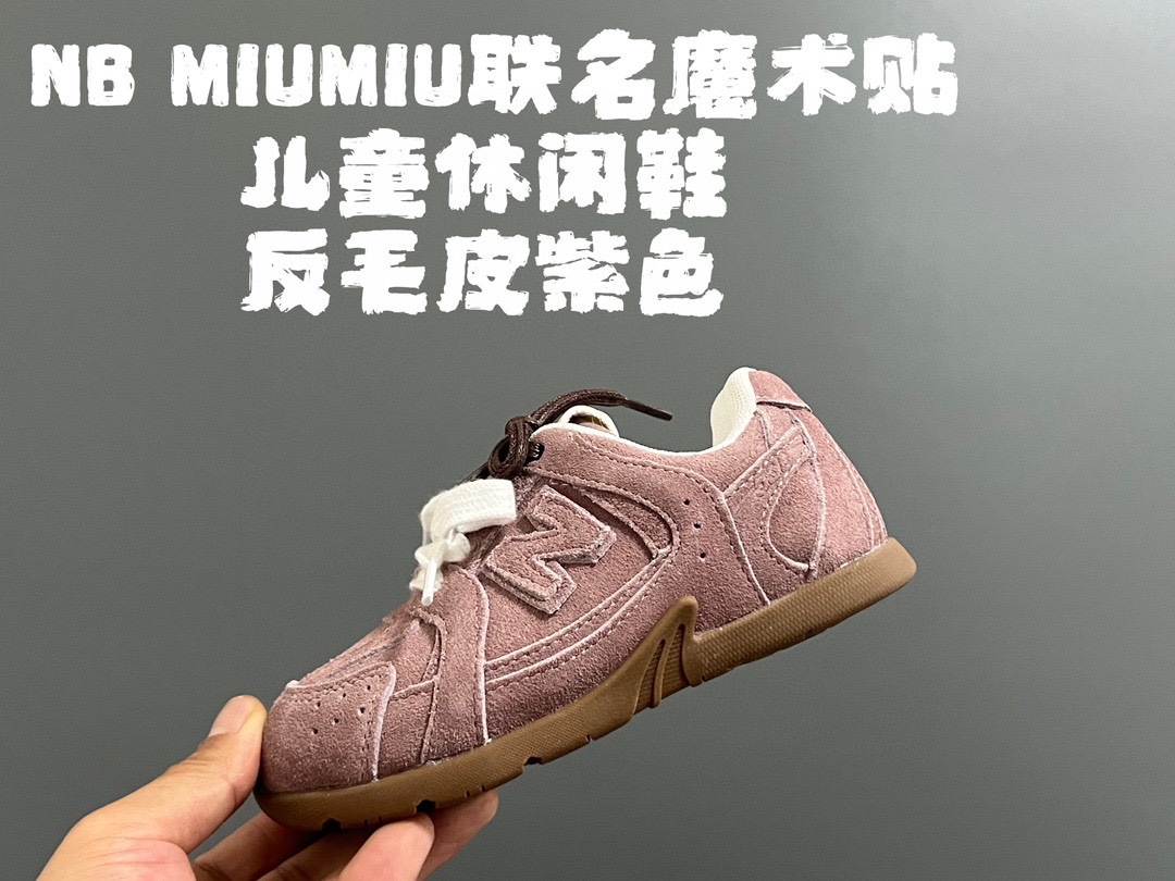 图片[2]-牛B MIUMIU联名魔术贴儿童休闲鞋 尺码：24-37码 超赞的联名系列🆕 魔术贴设计，穿脱超方便✌🏻 耐磨防滑大底，脚感超赞👍🏻 时髦感十足✨-选品中心