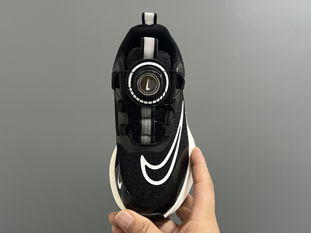 图片[8]-登月 NK 新款大勾锁扣儿童运动鞋 尺码：26-37码 经典大勾，时髦又洋气✨ 精致锁扣设计，穿脱方便✌🏻 耐磨防滑大底，脚感不言而喻☁️-选品中心