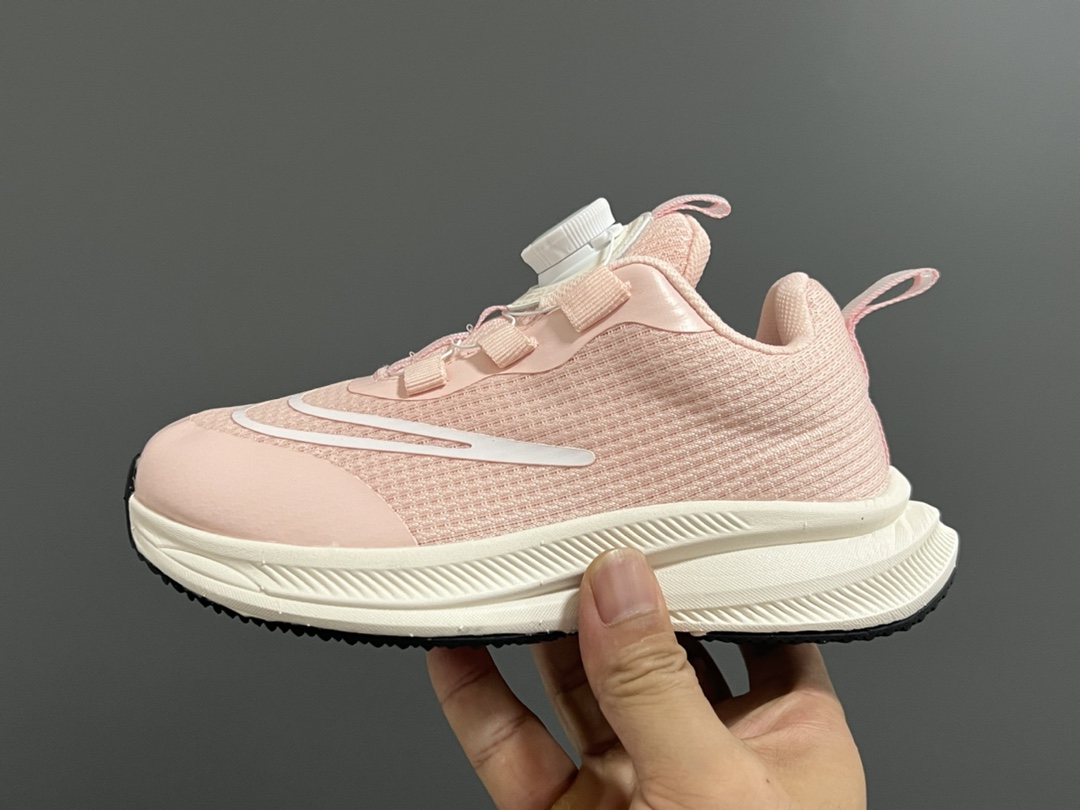 图片[4]-登月 NK 新款大勾锁扣儿童运动鞋 尺码：26-37码 经典大勾，时髦又洋气✨ 精致锁扣设计，穿脱方便✌🏻 耐磨防滑大底，脚感不言而喻☁️-选品中心