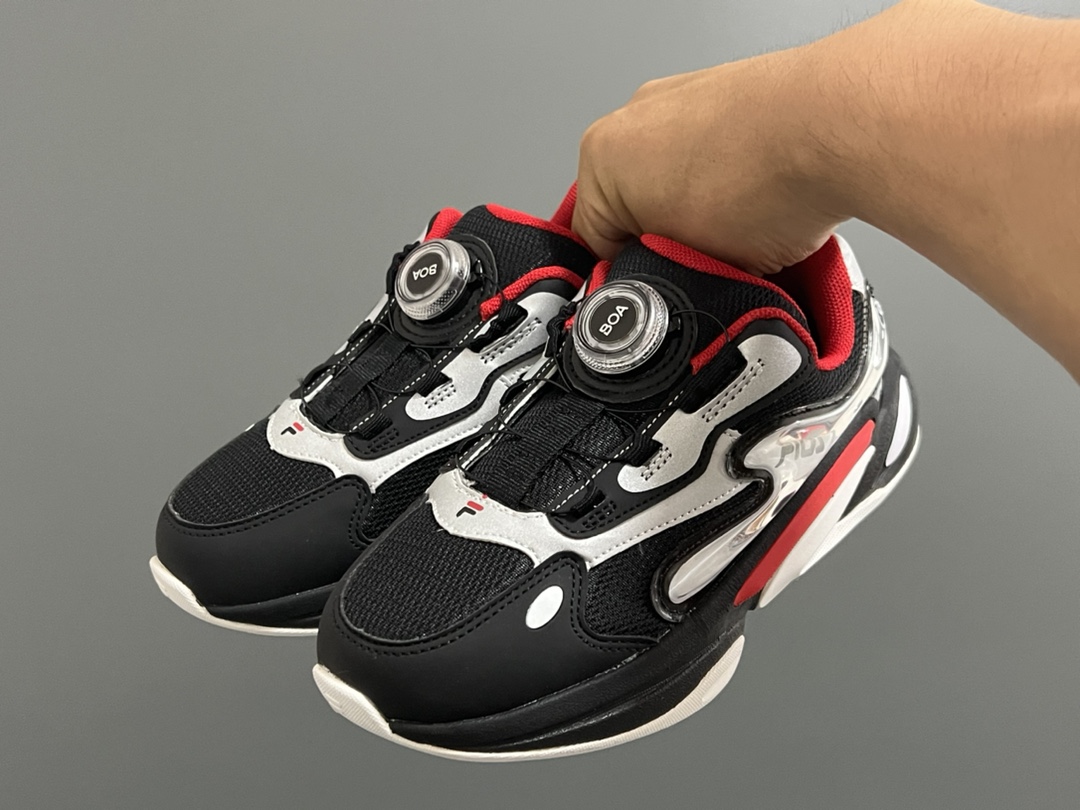 图片[2]-菲LE新款鲸鱼锁扣儿童运动鞋 尺码：32-35码 真正的国外订单尾货🆕 专G同步新品❤️ 原装鞋面材料，质感满分 超轻胶囊大底，脚感超赞👍🏻 精致BOA锁扣，超级好穿✔️-选品中心