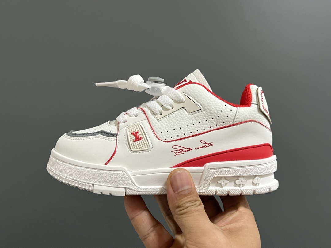 图片[4]-L家新款时尚鞋带扣儿童板鞋 尺码：26-37码 经典大牌板鞋🆕 百搭又时髦✨ 鞋带扣设计穿脱方便✌🏻 优质皮料拼接，质感满满💯-选品中心