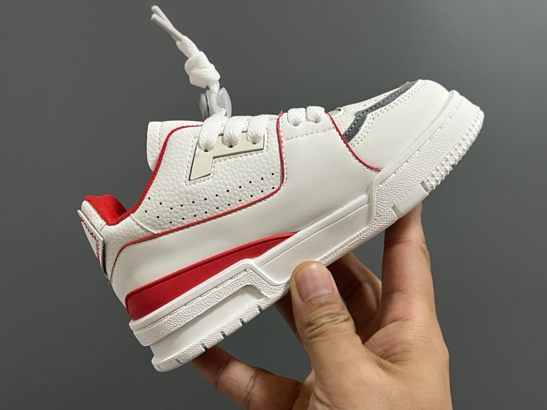 图片[6]-L家新款时尚鞋带扣儿童板鞋 尺码：26-37码 经典大牌板鞋🆕 百搭又时髦✨ 鞋带扣设计穿脱方便✌🏻 优质皮料拼接，质感满满💯-选品中心