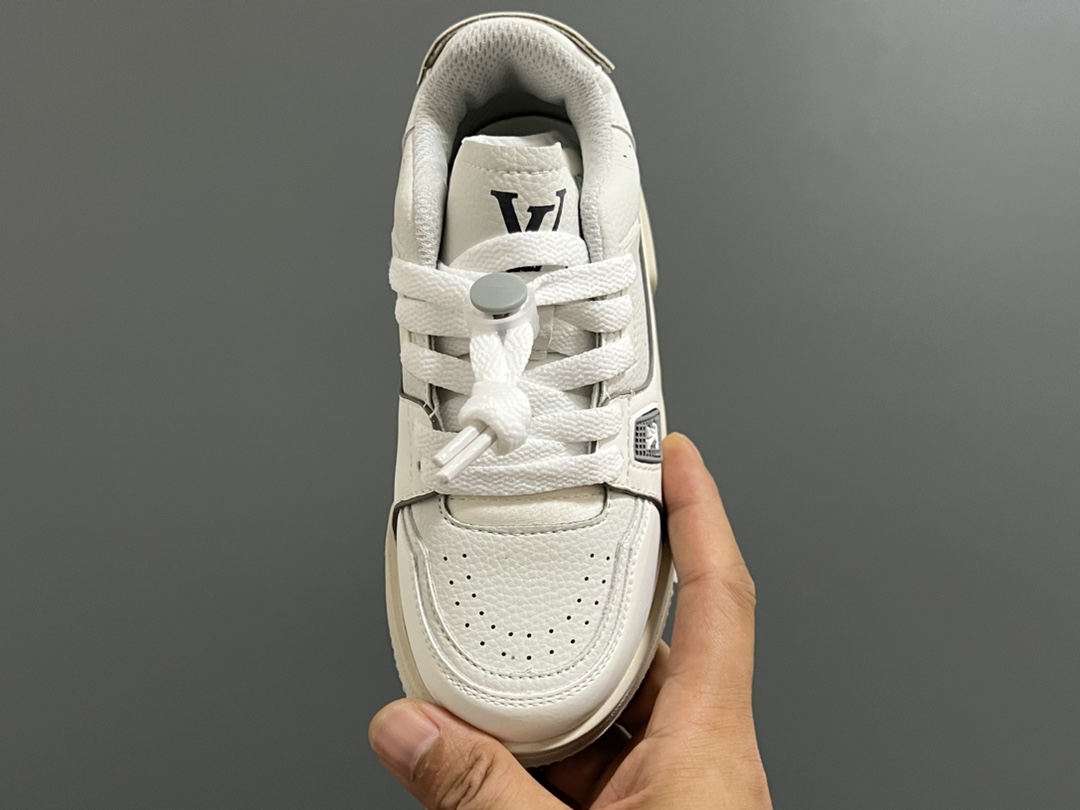 图片[8]-L家新款时尚鞋带扣儿童板鞋 尺码：26-37码 经典大牌板鞋🆕 百搭又时髦✨ 鞋带扣设计穿脱方便✌🏻 优质皮料拼接，质感满满💯-选品中心